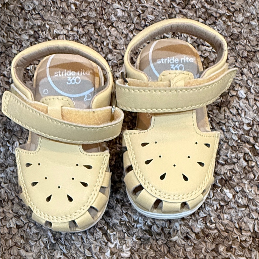 Stride Rite Cream Baby Walker Sandals with Hook-and-Loop Strap